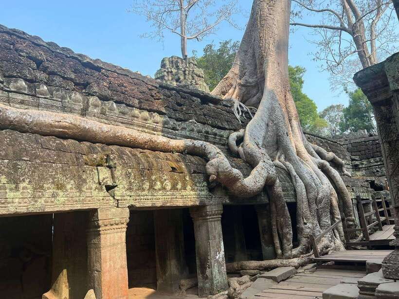 1-Day Angkor Wat Private Tour with Spanish Tour Guide. - What the $125 group price really covers