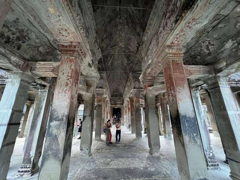 1-Day Angkor Wat Private Tour with Spanish Tour Guide. - 1 PM lunch near the temples
