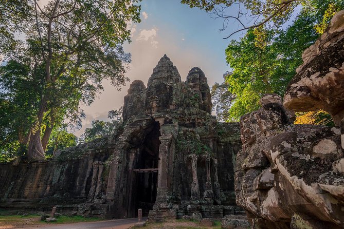 1-Day Angkor Wat Sunrise & All Interesting Temples Private Tour - Victory Gate and Bayon’s many faces