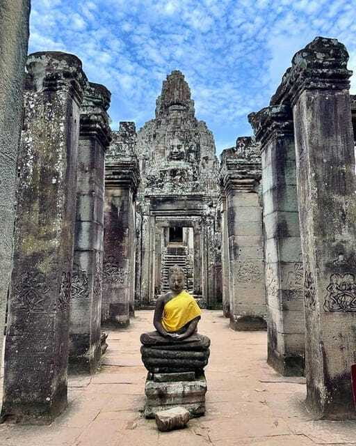 1-Day Trip to Angkor Wat with a Private or Shared Guide in Spanish - Baphuon and the Royal Terraces