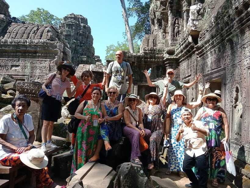 1-Day Trip to Angkor Wat with a Private or Shared Guide in Spanish - Two Hours at Angkor Wat