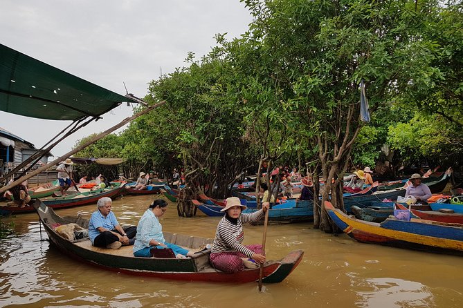 1day private tour all main temple in Angkor,sunset at TonleSap floating village - Starting at Angkor Wat, the day’s grand opening
