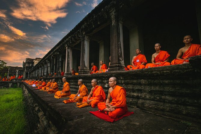 1day private tour to all majestic Temples in Angkor and Sunset - Entering Angkor Thom through the Victory Gate