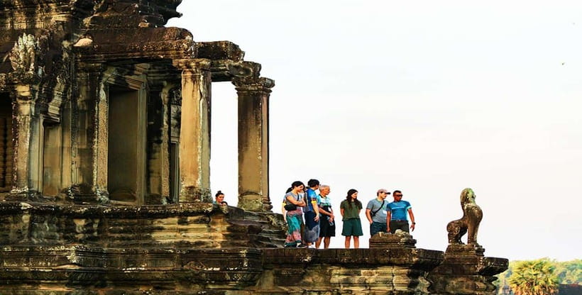 2-Day: Angkor Temple Treasures and Unique Floating Lifestyle - Ta Keo and Phnom Bakheng bring the first day to a close