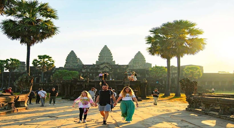 2-Day: Angkor Temple Treasures and Unique Floating Lifestyle - Day one: entering Angkor Thom through the South Gate