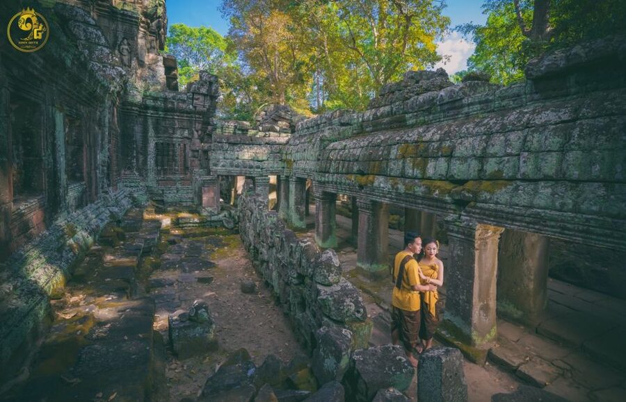 2-Day Angkor Wat With Small, Big Circuit & Banteay Srei Tour - Rice fields lead to Banteay Srei