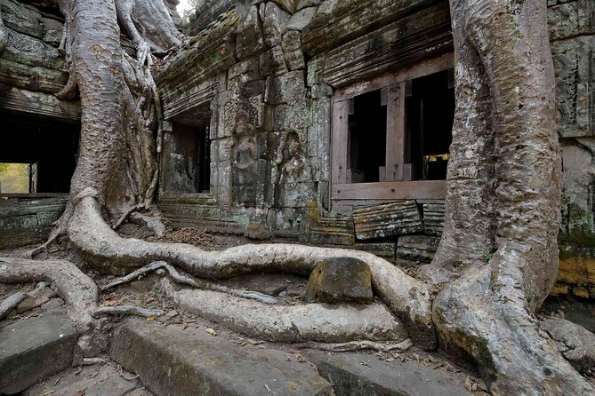 2-Day Phnom Penh to Siem Reap and Angkor Wat Temples - Tonle Sap by wooden boat at Kompong Khleang
