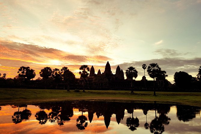 2 Day private tour: Small tour, Big tour, sunrise and sunset,floating village. - Day one: Angkor Thom, Bayon, Ta Prohm, and Banteay Srei