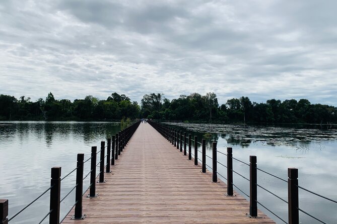 2 Days Angkor temples with Sunrise & Sunset - Phnom Bakheng offers the first sunset option