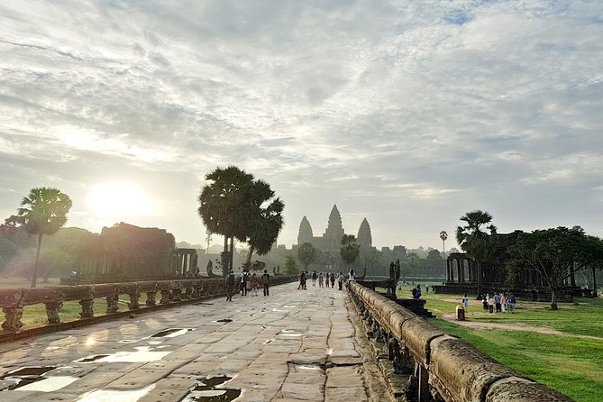 2-Days Private Tour in Angkor Sunrise, Banteay Srei and Beng Mealea Temple - Angkor Wat rewards a slow first look