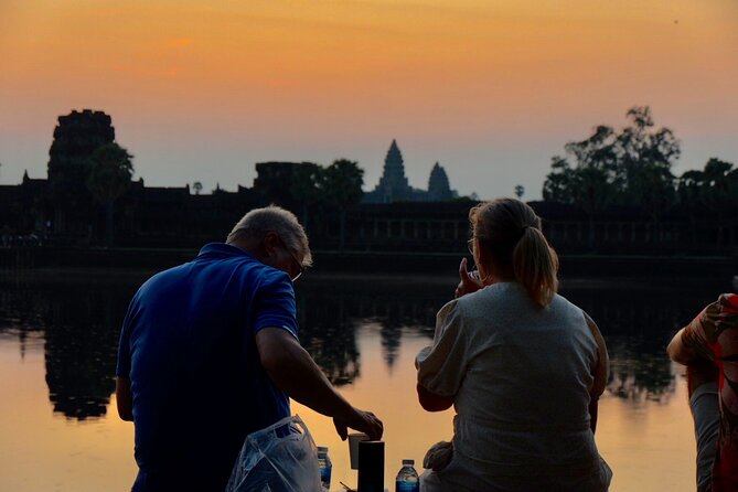 2 Days Tour in Siem Reap including Lunch, Dinner & Apsara Show - Sunrise at Angkor Wat requires a 5 AM start