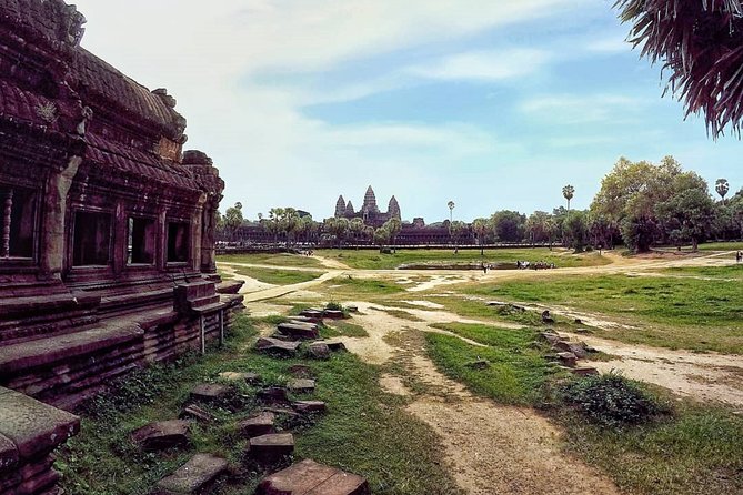 2-Days Tour (The Best Historical of Khmer Empire) - Quiet corners inside Angkor Thom