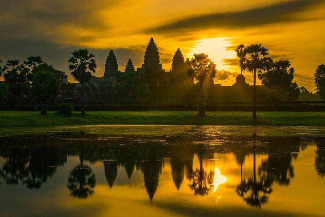 2days Explore Angkor wat Small Tour & Big Tour + Banteay Srei (Private tour) - Angkor Thom begins with stone faces and royal power