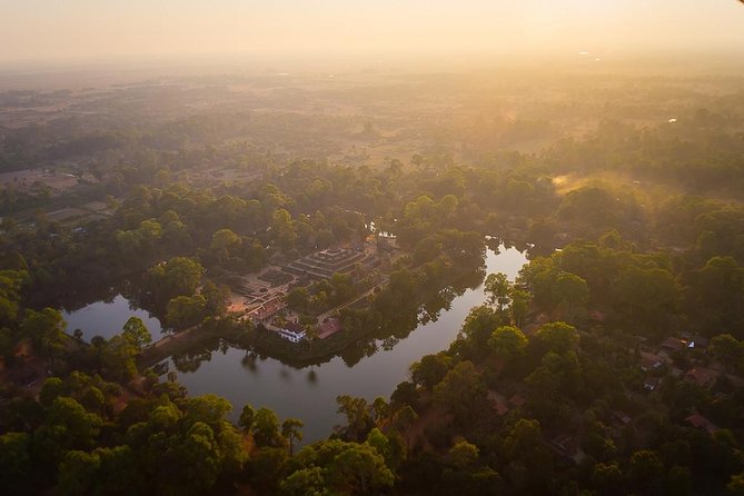 3-Day Angkor, Lake-side Village & Roluos Temples Tour - Day two: sunrise, quiet ruins and a long ride to Banteay Srei