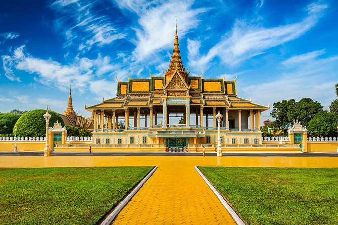3-Day Private Tour Phnom Penh & Siem Reap include domestic flight - Angkor Thom and its stone faces
