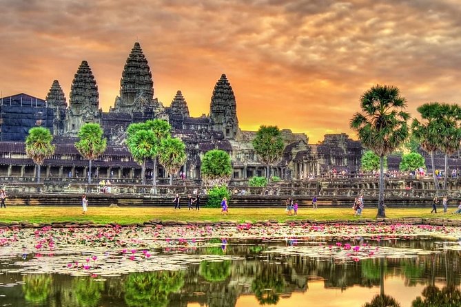 3-Day Tour(Unforgettable Angkor Temple Complex, Banteay Srei& Floating Village) - Day one: jungle, royal gates, and Angkor Thom