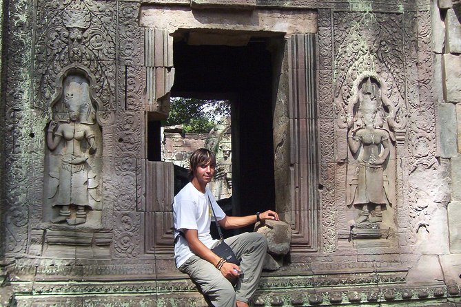 4-Day Cambodia Highlights Tour from Phnom Penh with Angkor Wat - Day two: a quick flight and Angkor Wat’s grand scale