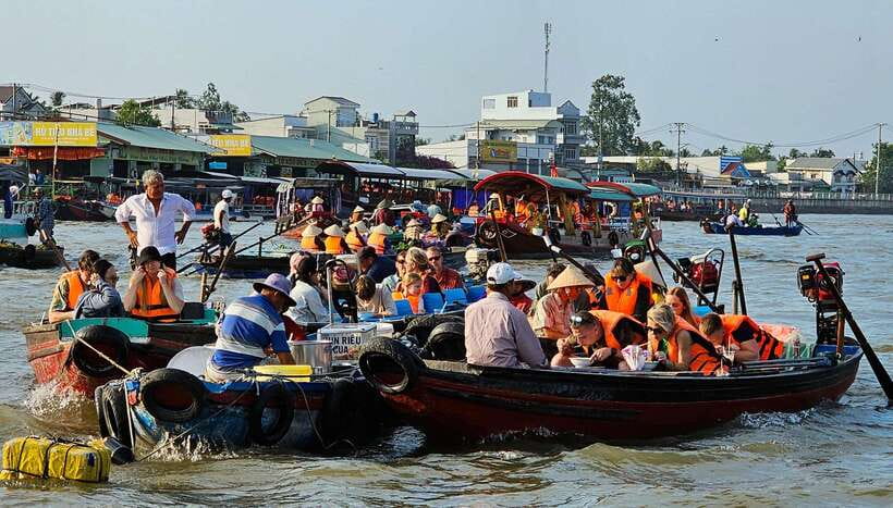 4 Day's Mekong Delta With Tra Su Forest Exit Phnom Penh - Day 1: My Tho boats, Ben Tre coconuts, and Can Tho