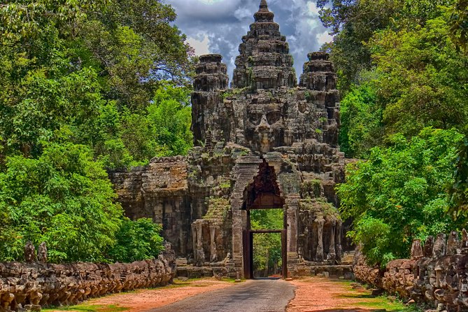 5-Day All Major Temples & Kulen Mount Waterfall & Koh Ker & Beng Mealea - Day 1: Angkor Thom to Angkor Wat