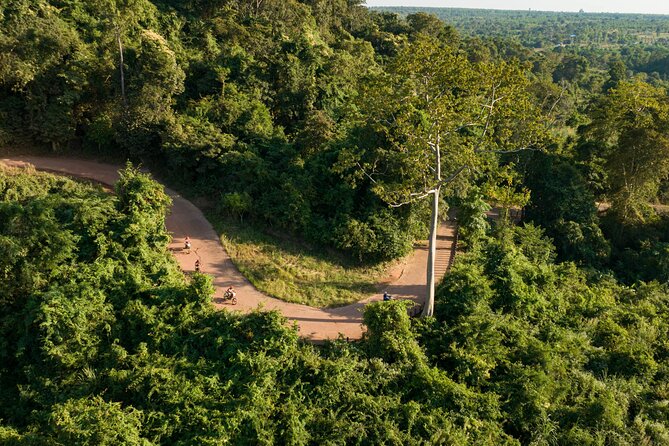 5 Days - Cambodia Ancient Trails & Jungle Temples - Guides, group size, and support