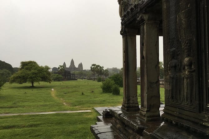A Day Angkor Park Tours - Private English Speaking Tour Guide - Starting with Angkor Wat’s grand scale