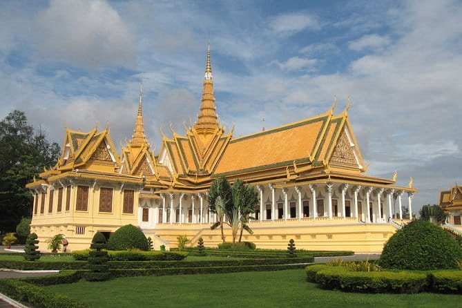 A Day Trip to Angkor Wat, Bayon, Taprohm from Phnom Penh - Returning to Phnom Penh after sunset
