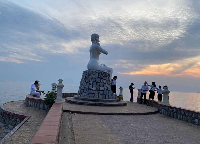 A Day Trip to Kep Beach and Kampot from Phnom Penh - Kampot’s colonial streets and fish market