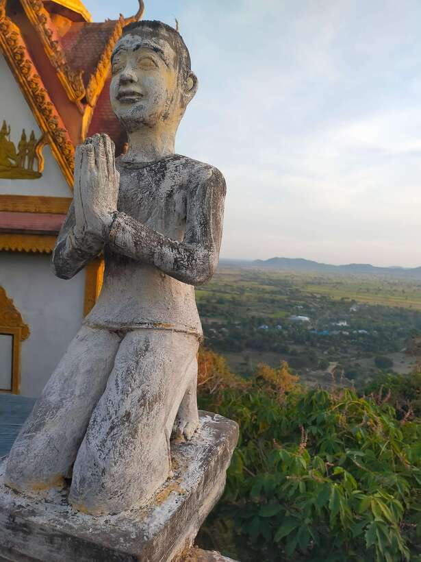 A Day TukTuk Bambootrain, Banan, Killing & Bat Caves, Sunset - Starting in Battambang with Ta Dambong Kranhoung