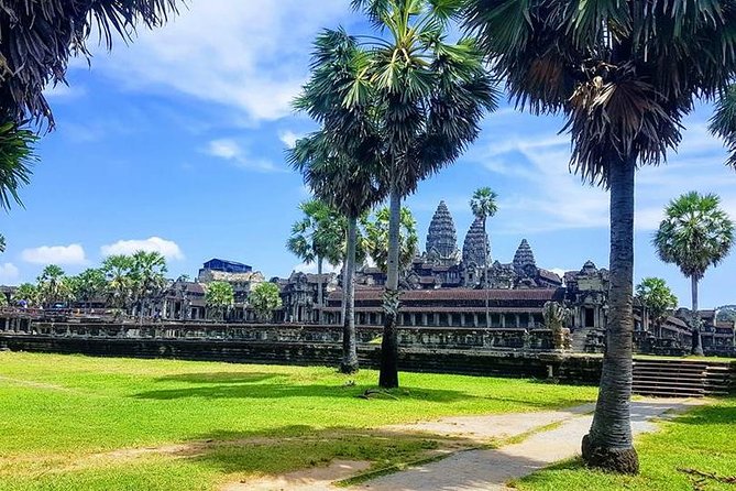 Angkor 2-Day Sunset & Sunrise Small-Group Tour - Angkor Thom and Bayon: the old royal center