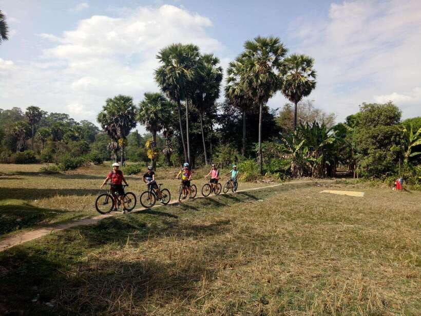 Angkor Cycling Tour - Angkor Wat, two hours with the guide
