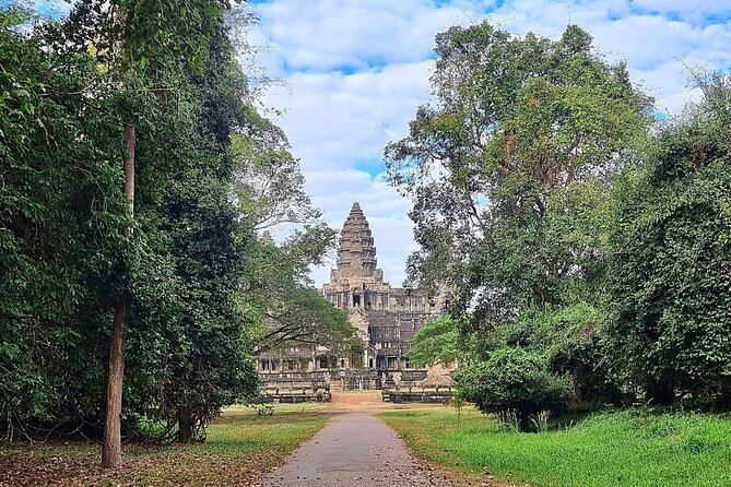Angkor Explorer by Cambodiajeep - Lunch, snacks, water, and the value of an all-day package