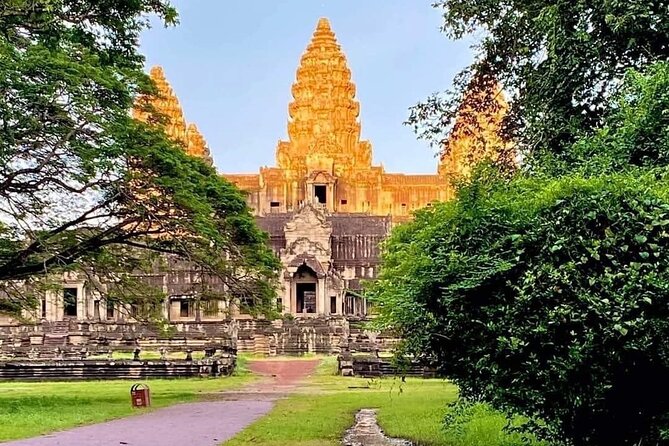 Angkor Full Day Tour All The Main Temples - Lunch near Srah Srang