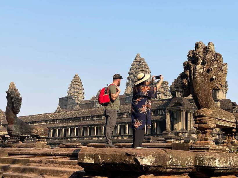 Angkor Highlights and Sunset Tour - Lunch at a local restaurant
