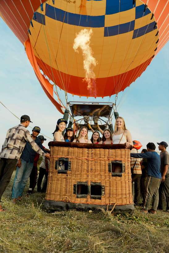 Angkor Stunning Hot Air Balloon - The flight itself: quiet views, limited time