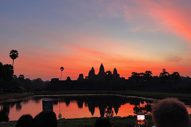 Angkor Sunrise Bike Tour with Lunch Included - Riding into Angkor Thom