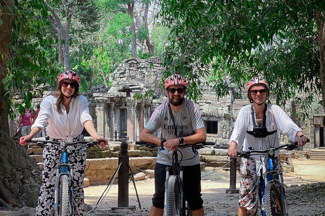 Angkor Sunrise Expedition Cycling Through Serene Backroads - Breakfast and bicycles at Srah Srang