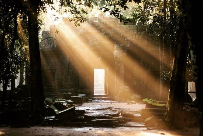 Angkor Sunrise Half-Day Tour with Private Vehicles & Tour Guide - Angkor Wat: two hours around Cambodia’s great temple