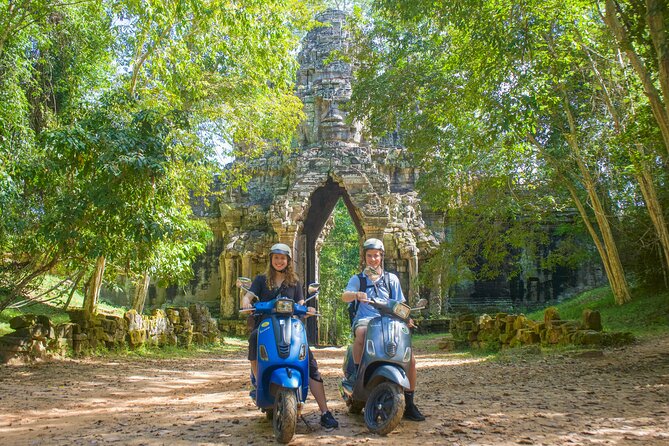Angkor Sunrise Vespa Tour / Tuk Tuk or Car - Angkor Wat in the cool morning