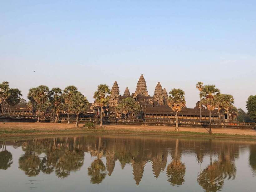 Angkor Temples Highlights Tour: 2 Days with Sunrise - Day one begins before dawn at Angkor Wat