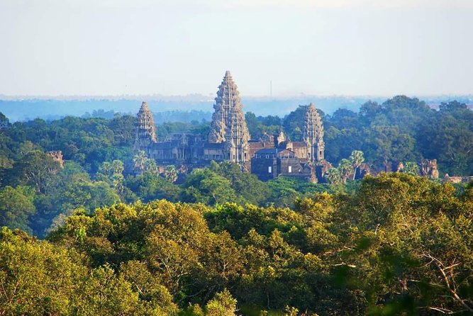 Angkor temples Tour - Angkor Thom and the character of the old city