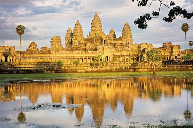 Angkor Thom Ta Prohm and Sunset in Angkor Wat Golden Hour Tour - Angkor Wat saves the biggest views for evening