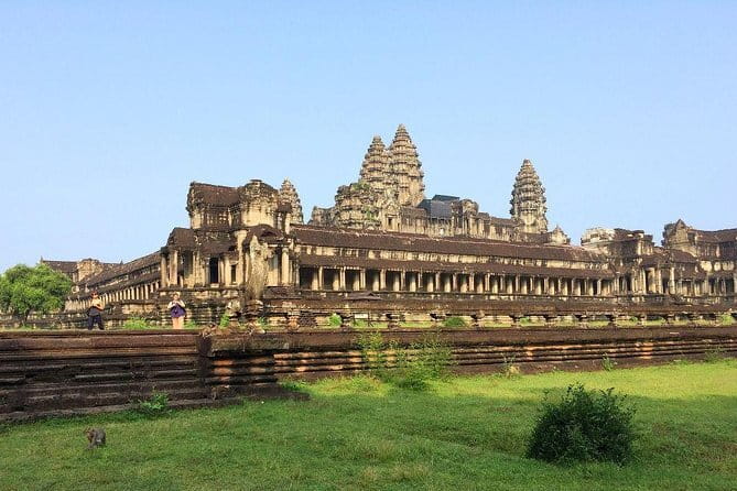 Angkor Wat 2 Days and a Half Temples & Tonle Sap-Small Group Tour - Angkor Thom and the faces of Bayon