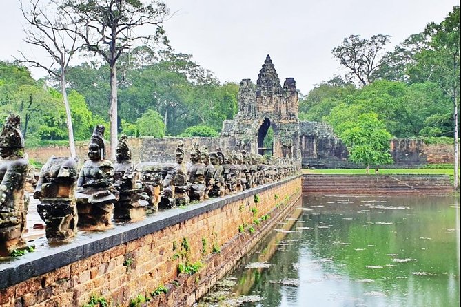 Angkor Wat and Small Circuit Temples by Private Transport - Small details that improve the day