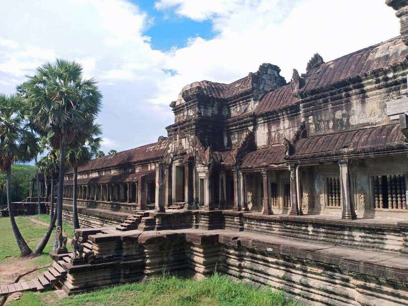Angkor Wat, Angkor Thom, and Ta Prohm Day Trip with Sunset - How to prepare for the heat and walking