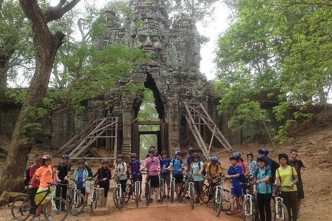 Angkor Wat & Bayon: the Smiling Temple - Angkor Wat by bicycle and on foot