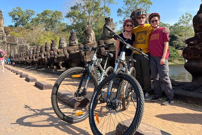 Angkor Wat Cycling Tour - Angkor Wat, the grand opening stop