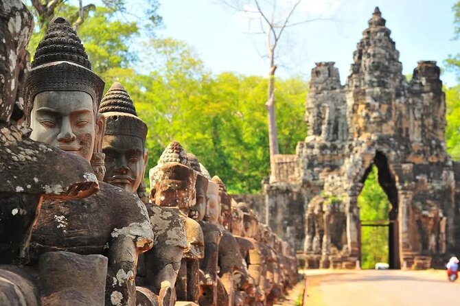 Angkor Wat full Day 'Small Group with sunset & Tour Guide - Angkor Thom and Bayon: Entering the Royal City