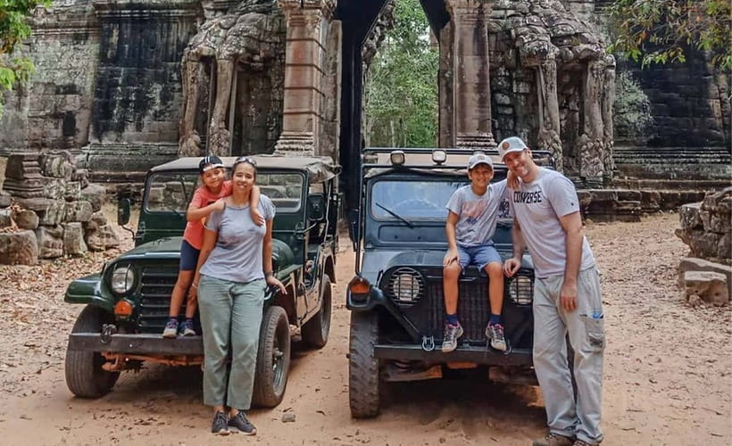 Angkor Wat: Guided Jeep Tour Inclusive lunch at local house - Angkor Thom begins with a dramatic stone gate