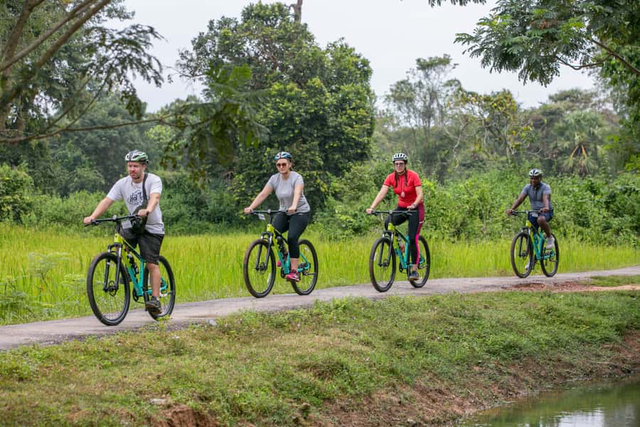 Angkor Wat: Guided Sunrise Bike Tour w/ Breakfast and Lunch - Who should book this bike tour