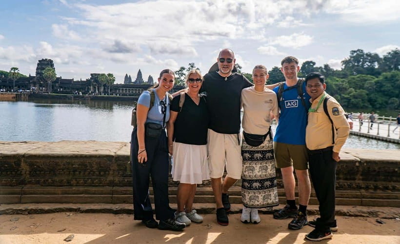 Angkor Wat: Guided Vespa Tour / Tuk Tuk or Car - Lunch near Srah Srang